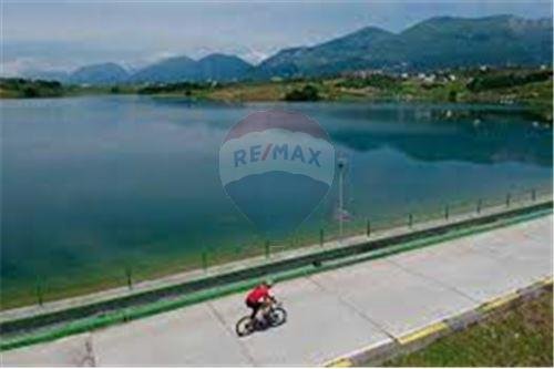 Tirane, shes truall 5.000 m² 100 Euro/m2 (Farke)