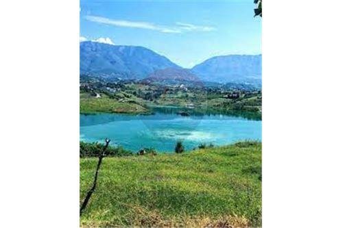 Tirane, shes truall 5.000 m² 100 Euro/m2 (Farke)