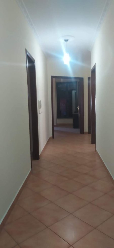 Tirane, jepet me qera apartament 2+1 Kati 6, 105 m² 400 Euro (Zogu i Zi)
