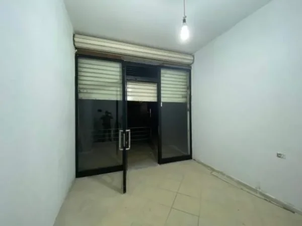 Tirane, shes dyqan Kati 1, 15 m² 60.000 Euro