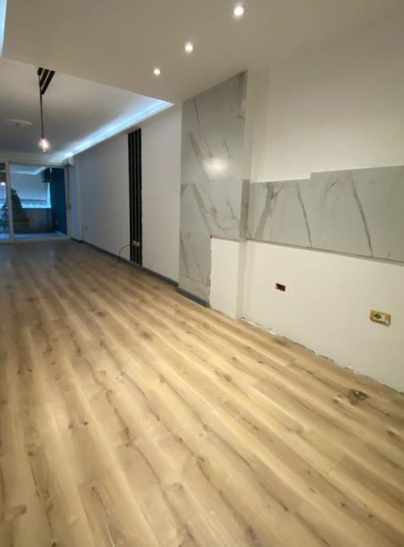Tirane, jepet me qera apartament 2+1+BLK Kati 7, 95 m² 650 Euro (myslym shyri)