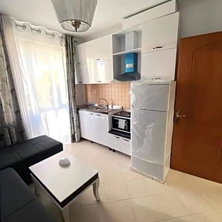 Tirane, jap me qera apartament 1+1 Kati 3, 50 m² 420 Euro (Sheshi Wilson)