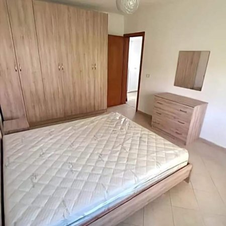 Tirane, jap me qera apartament 1+1 Kati 3, 50 m² 420 Euro (Sheshi Wilson)