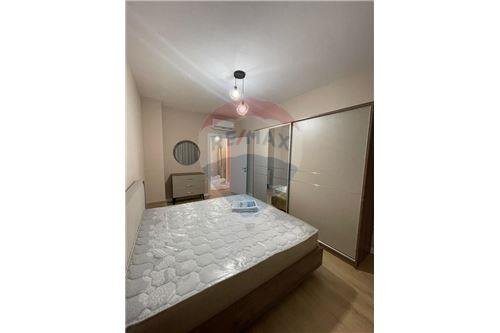 Tirane, jepet me qera apartament 1+1 Kati 6, 79 m² 400 Euro (Oasis)