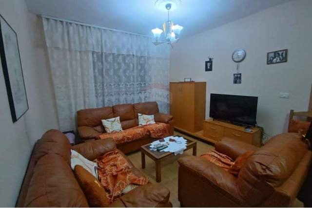Tirane, jepet me qera apartament 85 m² 400 Euro (BLLOK)