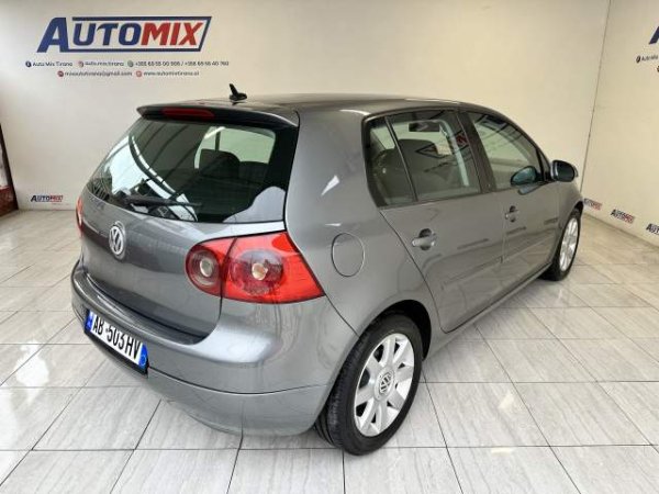 Tirane, shes makine Volkswagen golf 5 Viti 2004, 4.800 Euro