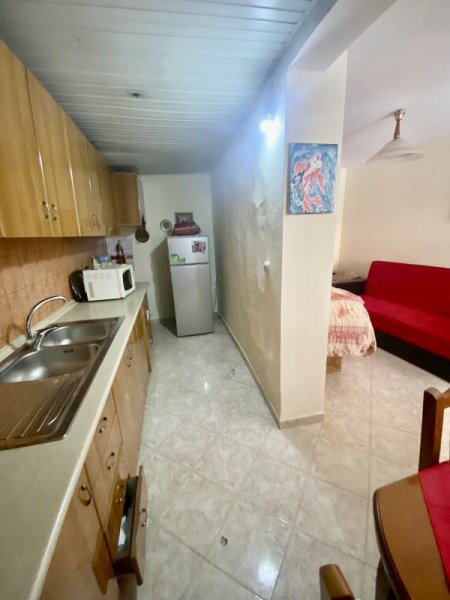 Tirane, jepet me qera shtepi 1+1+A