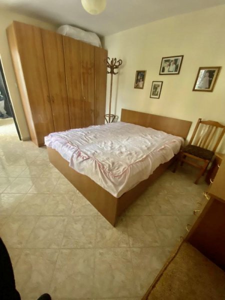 Tirane, jepet me qera shtepi 1+1+A