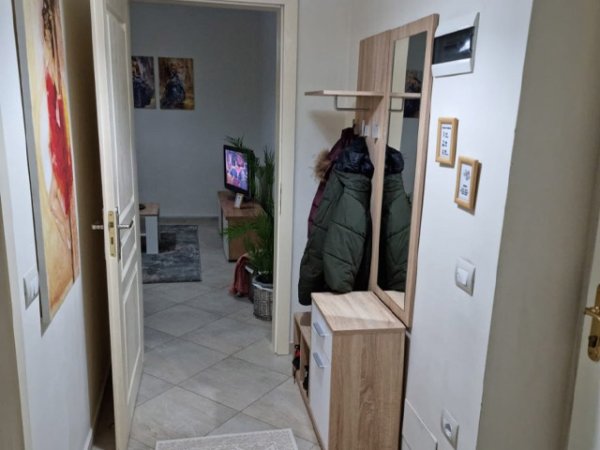 Tirane, jepet me qera apartament 1+1+A Kati 2, 55 m² 400 Euro (Rruga Fortuzi)