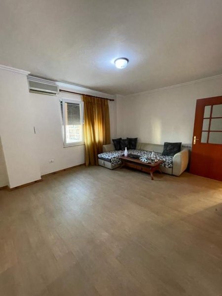 Tirane, jap me qera apartament 3+1+BLK Kati 7, 170 m² 1.000 Euro (Rruga e Barrikadave)