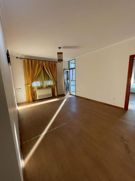 Tirane, jap me qera apartament 3+1+BLK Kati 7, 170 m² 1.000 Euro (Rruga e Barrikadave)