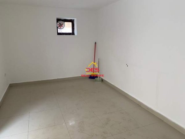 Tirane, jepet me qera dyqan Kati 0, 30 m² 350 Euro