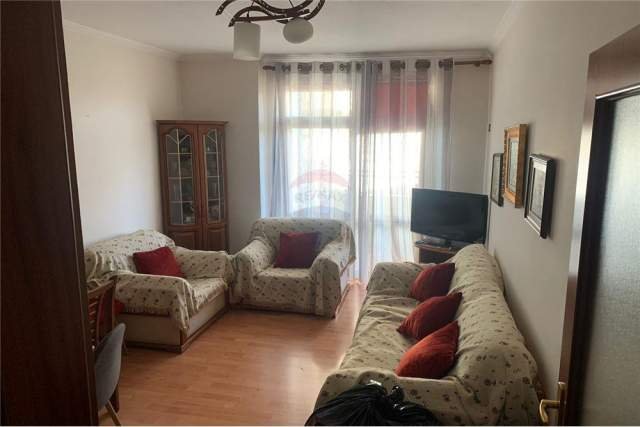 Tirane, jepet me qera apartament 1+1+A+BLK Kati 4, 55 m² 400 Euro (Ish Ekspozita)
