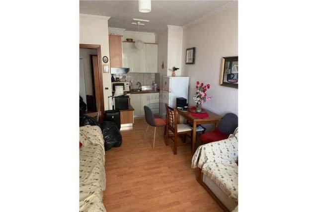 Tirane, jepet me qera apartament 1+1+A+BLK Kati 4, 55 m² 400 Euro (Ish Ekspozita)