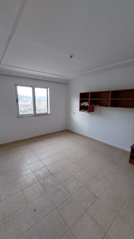Tirane, shitet apartament 2+1+A Kati 5, 75 m² 52.000 Euro (Kombinat)