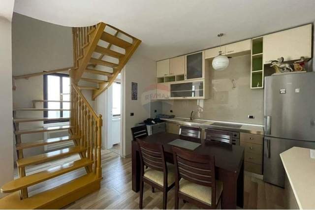 Tirane, jepet me qera apartament duplex 2+1+BLK Kati 2, 115 m² 550 Euro (Prane Eleonores)