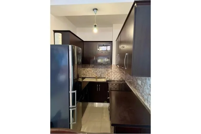 Tirane, jepet me qera 2+1 Kati 8, 72 m² 450 € (Astir)