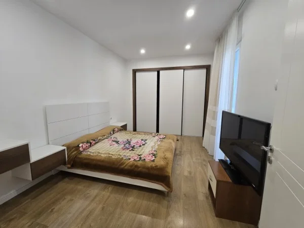 Jepet me Qera  2+1 , 650€ (IRFAN TOMINI)