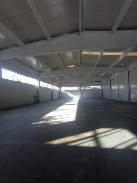 Tirane, jepet me qera ambjent biznesi Kati 0, 1.250 m² 4.000 € (QTU)