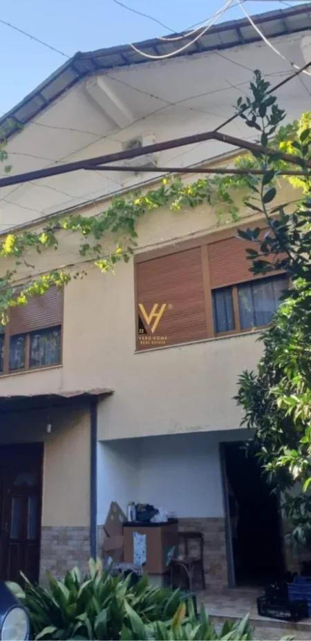 Fier, shitet Vile 5+1+Ballkon Kati 1, 260 m² 89.000 € (QENDER)