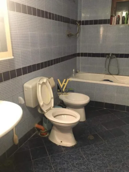 Fier, shitet Vile 5+1+Ballkon Kati 1, 260 m² 89.000 € (QENDER)