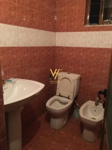 Fier, shitet Vile 5+1+Ballkon Kati 1, 260 m² 89.000 € (QENDER)