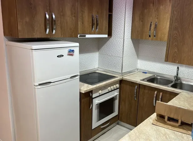 Tirane, jap me qera apartament 1+1+Ballkon Kati 4, 75 m² 350 € (Astir)