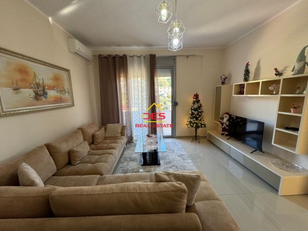 Vlore, jepet me qera apartament 2+1+Ballkon Kati 7, 110 m² 450 € (Rruga Sulejman Delvina, Vlorë)