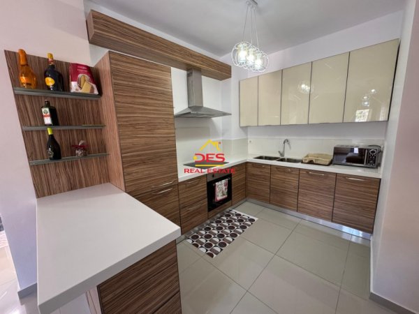 Vlore, jepet me qera apartament 2+1+Ballkon Kati 7, 110 m² 450 € (Rruga Sulejman Delvina, Vlorë)