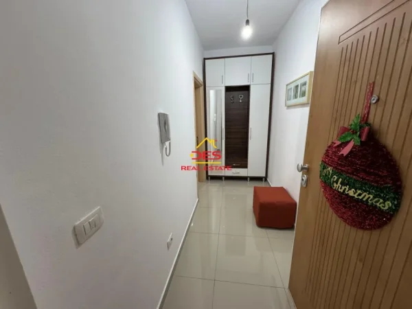 Vlore, jepet me qera apartament 2+1+Ballkon Kati 7, 110 m² 450 € (Rruga Sulejman Delvina, Vlorë)