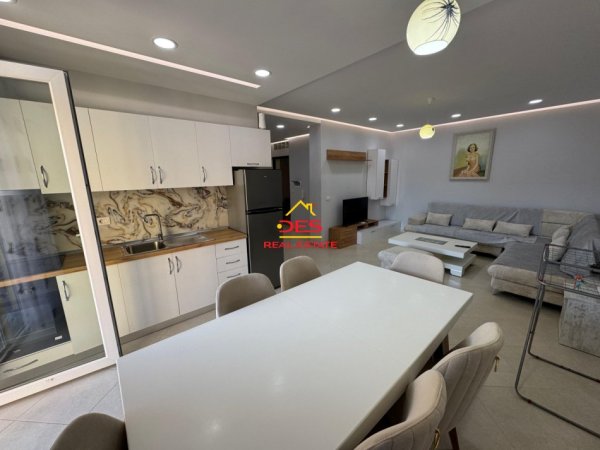 Vlore, jepet me qera apartament 1+1+Ballkon Kati 2, 80 m² 400 € (Rr Sazani, Vlorë)