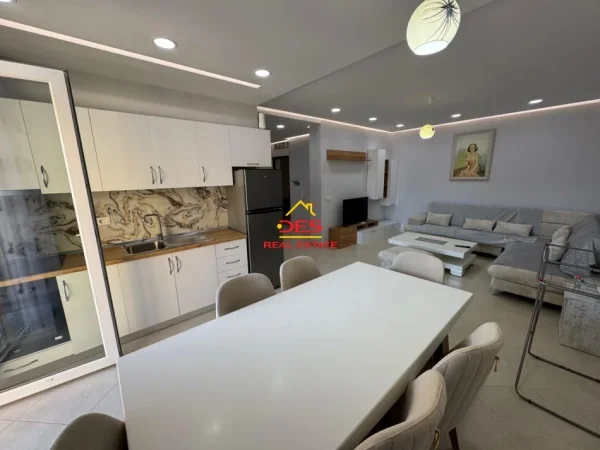 Vlore, jepet me qera apartament 1+1+Ballkon Kati 2, 80 m² 400 € (Rr Sazani, Vlorë)