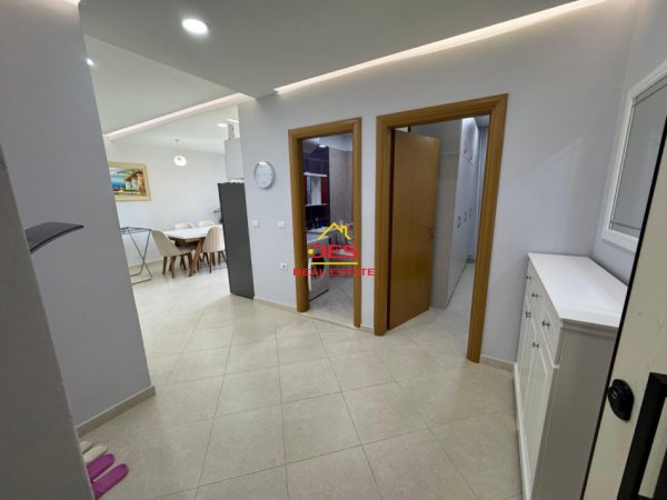 Vlore, jepet me qera apartament 1+1+Ballkon Kati 2, 80 m² 400 € (Rr Sazani, Vlorë)