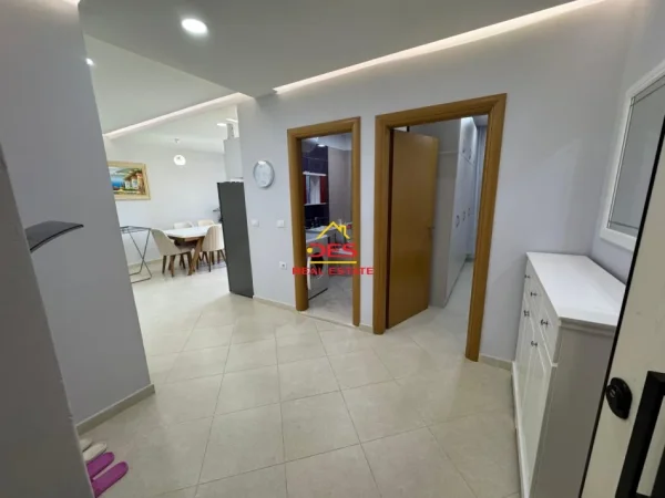 Vlore, jepet me qera apartament 1+1+Ballkon Kati 2, 80 m² 400 € (Rr Sazani, Vlorë)