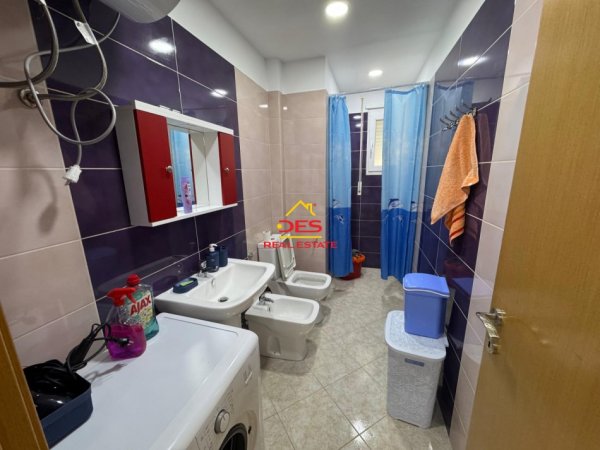 Vlore, jepet me qera apartament 1+1+Ballkon Kati 2, 80 m² 400 € (Rr Sazani, Vlorë)