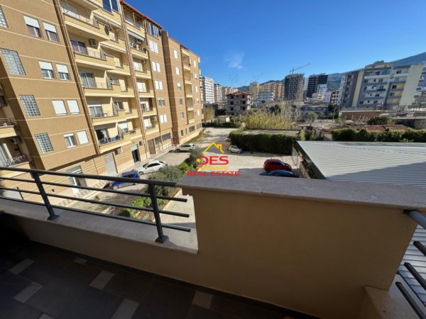 Vlore, jepet me qera apartament 1+1+Ballkon Kati 2, 80 m² 400 € (Rr Sazani, Vlorë)
