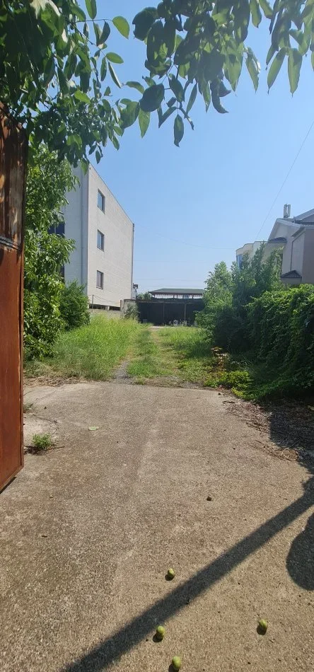 Elbasan, jap me qera garazh , 600 m² (Ish servis makinash prane restorant Dervishaj, prane Metalurgjise)