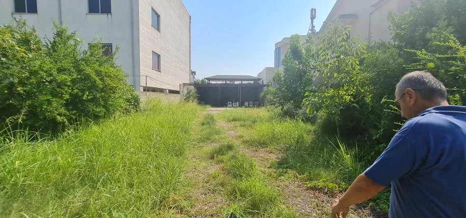 Elbasan, jap me qera garazh , 600 m² (Ish servis makinash prane restorant Dervishaj, prane Metalurgjise)