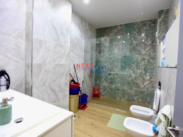 Vlore, shitet apartament+verande | Penthouse 3+1+Aneks+Ballkon , 172 m² 330.000 € (BULEVARDI ISMAIL QEMALI, VLORE)