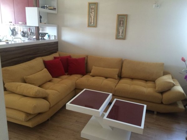 Tirane, ndarje qeraje apartament 3+1 Kati 4, 100 m² 200 € (sander prosi)