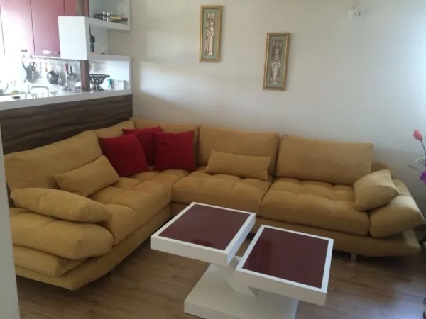 Tirane, ndarje qeraje apartament 3+1 Kati 4, 100 m² 200 € (sander prosi)