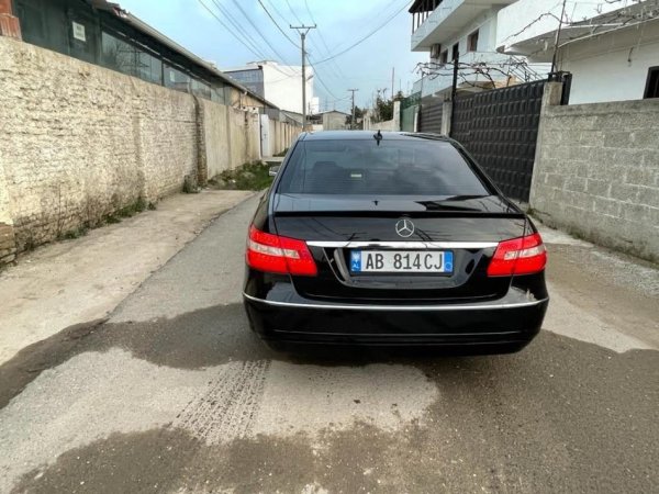 Tirane, shitet makine Merceds Nafte, e zeze automatik Kondicioner 240.000 km 7.500 €