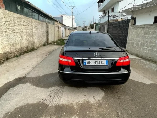 Tirane, shitet makine Merceds Nafte, e zeze automatik Kondicioner 240.000 km 7.500 €