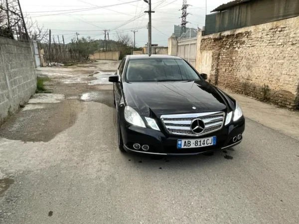 Tirane, shitet makine Merceds Nafte, e zeze automatik Kondicioner 240.000 km 7.500 €