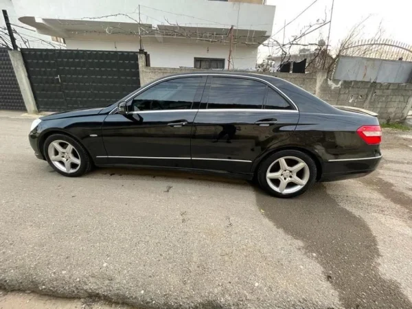 Tirane, shitet makine Merceds Nafte, e zeze automatik Kondicioner 240.000 km 7.500 €