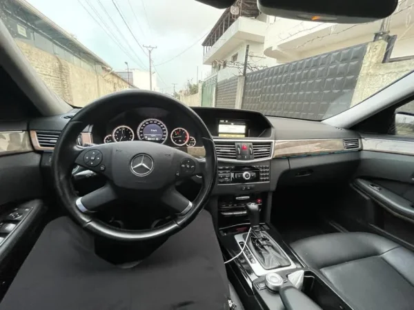 Tirane, shitet makine Merceds Nafte, e zeze automatik Kondicioner 240.000 km 7.500 €