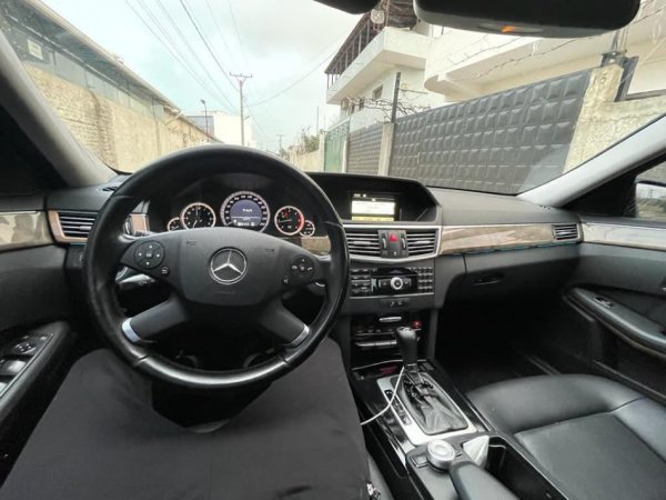 Tirane, shitet makine Merceds Nafte, e zeze automatik Kondicioner 240.000 km 7.500 €