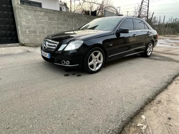 Tirane, shitet makine Merceds Nafte, e zeze automatik Kondicioner 240.000 km 7.500 €
