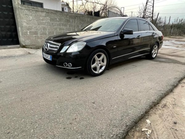 Tirane, shitet makine Merceds Nafte, e zeze automatik Kondicioner 240.000 km 7.500 €