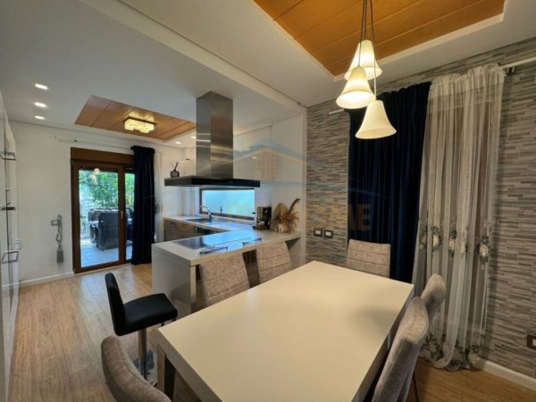 Tirane, jepet me qera Vile 3+1+Ballkon Kati 0, 224 m² 3.000 € (TEG)